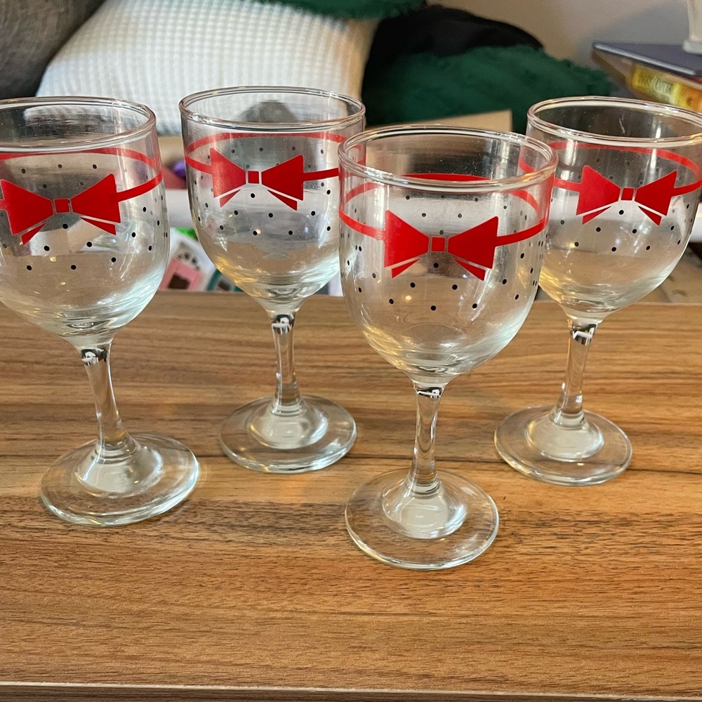 MCM Barware. Set of 4 wine glasses. EUC!